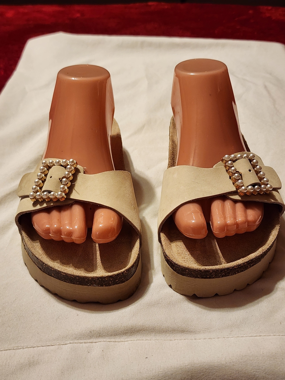 Autenti Women’s size 40  Beige Buckle Slide Sandals